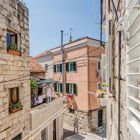 Under Constructiion Split Exterior foto